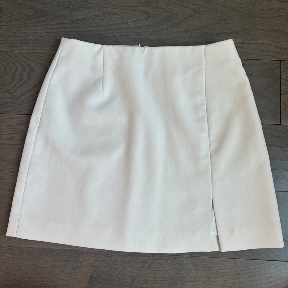 Uniqlo white mini skirt